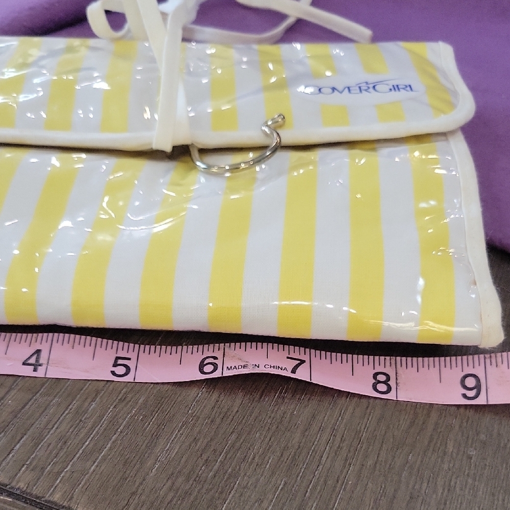 COVERGIRL Sunny Striped Cosmetic Case - Picture 13 of 15